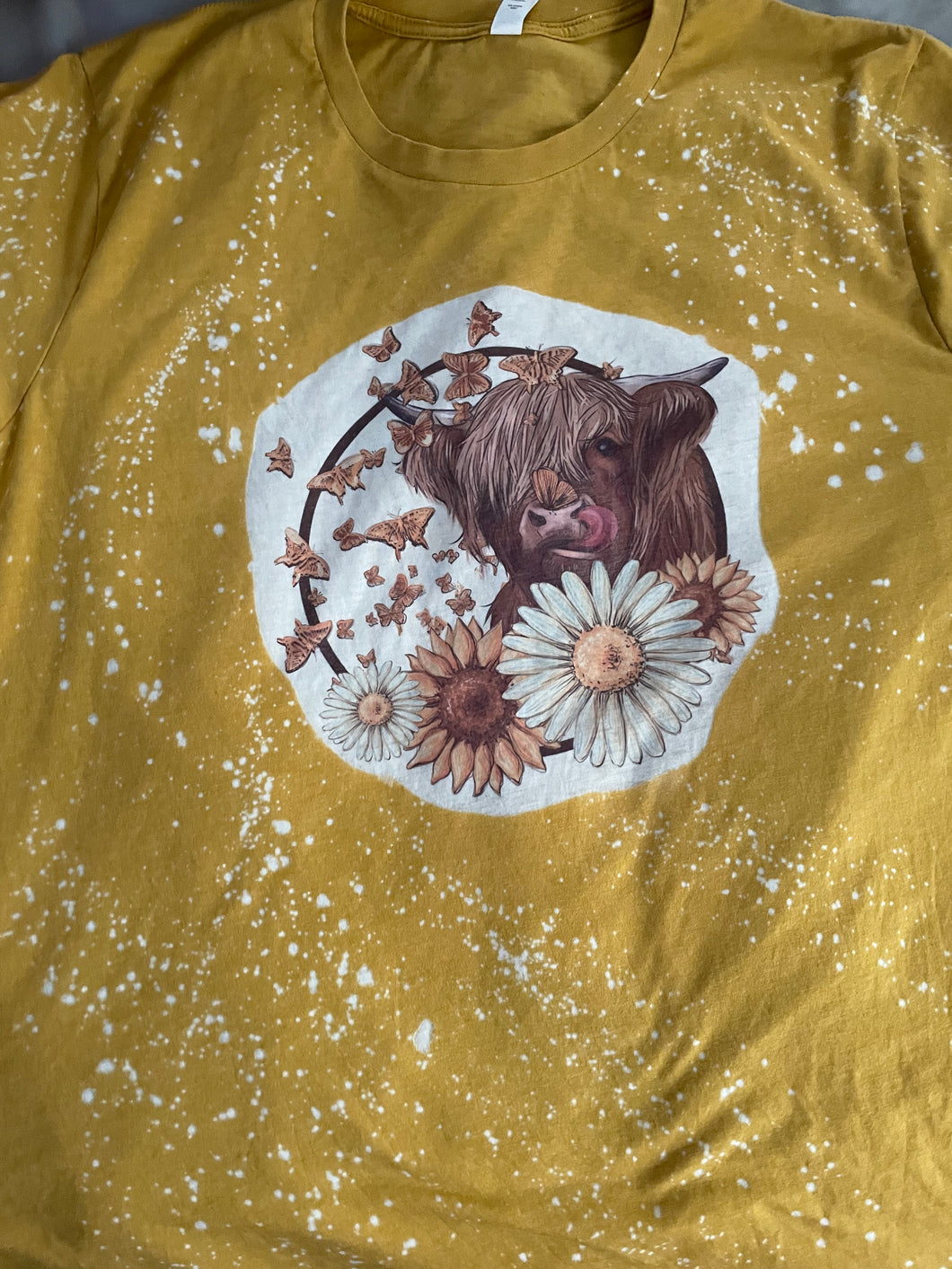 Highland Cow With Daisies In Circle Bleached Tee